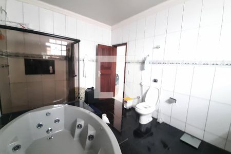 Casa à venda com 350m², 7 quartos e 10 vagasBanheiro da Suíte 2