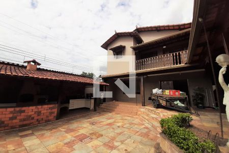 Casa à venda com 350m², 7 quartos e 10 vagasFachada