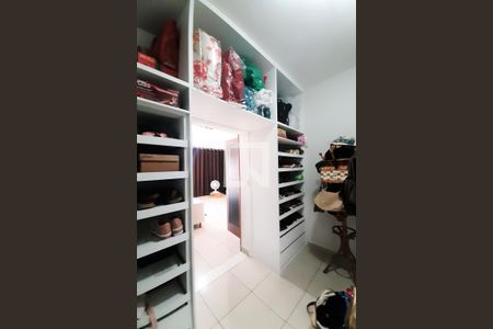 Casa à venda com 350m², 7 quartos e 10 vagasCloset da suíte 2