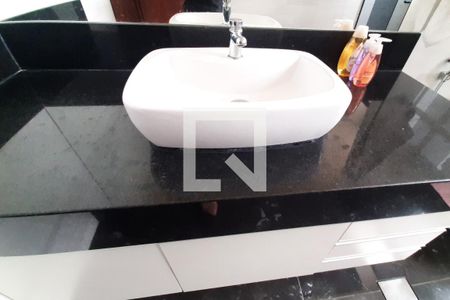 Casa à venda com 350m², 7 quartos e 10 vagasBanheiro da Suíte 1