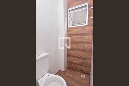 Casa de condomínio para alugar com 37m², 1 quarto e sem vagaBanheiro