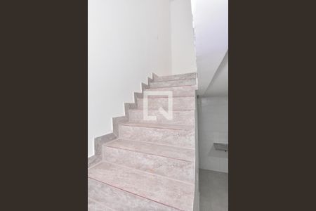 Casa de condomínio para alugar com 37m², 1 quarto e sem vagaEscada