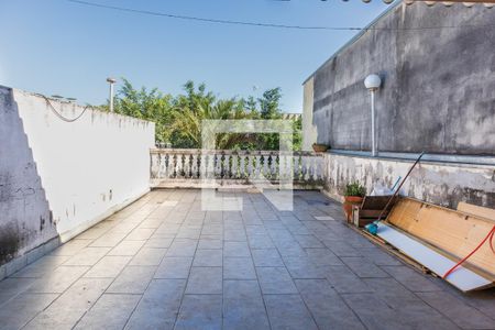 Casa à venda com 186m², 3 quartos e 2 vagas Casa à venda com 186m², 3 quartos e 2 vagasTerraço
