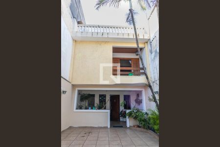 Casa à venda com 186m², 3 quartos e 2 vagas Casa à venda com 186m², 3 quartos e 2 vagasFachada
