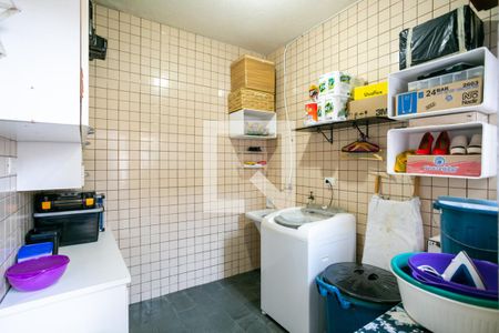 Casa à venda com 150m², 4 quartos e 2 vagas Casa à venda com 150m², 4 quartos e 2 vagasÁrea de serviço