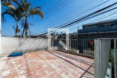 Casa à venda com 150m², 4 quartos e 2 vagas Casa à venda com 150m², 4 quartos e 2 vagasEntrada e Quintal