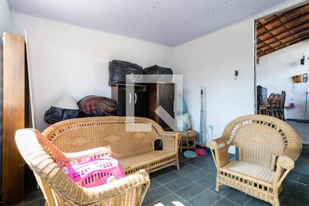 Casa à venda com 150m², 4 quartos e 2 vagas Casa à venda com 150m², 4 quartos e 2 vagasEdícula - Suíte