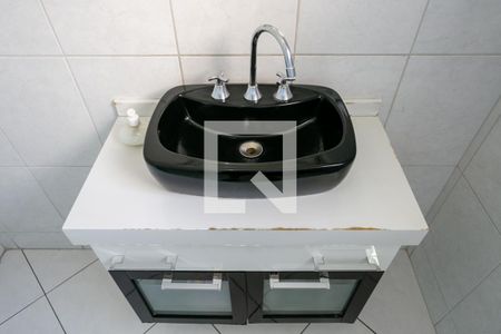 Casa à venda com 150m², 4 quartos e 2 vagas Casa à venda com 150m², 4 quartos e 2 vagasBanheiro social