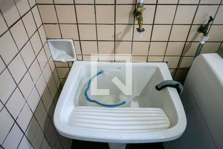 Casa à venda com 150m², 4 quartos e 2 vagas Casa à venda com 150m², 4 quartos e 2 vagasÁrea de serviço