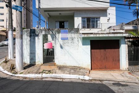 Casa à venda com 150m², 4 quartos e 2 vagas Casa à venda com 150m², 4 quartos e 2 vagasFachada