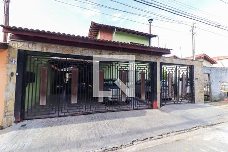 Casa à venda com 230m², 5 quartos e 5 vagas Casa à venda com 230m², 5 quartos e 5 vagasFachada