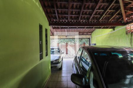 Casa à venda com 230m², 5 quartos e 5 vagas Casa à venda com 230m², 5 quartos e 5 vagasGaragem