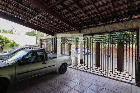 Casa à venda com 230m², 5 quartos e 5 vagas Casa à venda com 230m², 5 quartos e 5 vagasGaragem