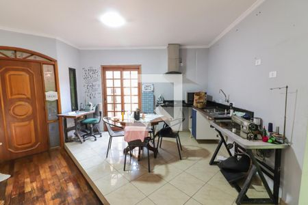 Sala de casa à venda com 5 quartos, 230m² em Jardim Ester, São Paulo