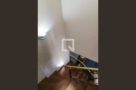 Casa à venda com 230m², 5 quartos e 5 vagas Casa à venda com 230m², 5 quartos e 5 vagasEscadas