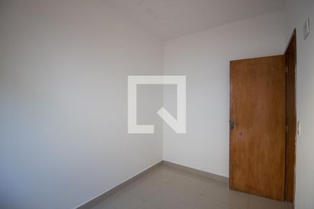 Quarto 1 de apartamento para alugar com 2 quartos, 40m² em Jardim Eliane, São Paulo