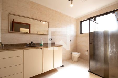 Casa para alugar com 180m², 3 quartos e 1 vaga Casa para alugar com 180m², 3 quartos e 1 vagaBanheiro Corredor