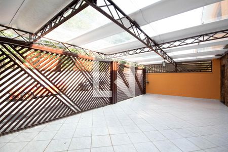 Casa para alugar com 180m², 3 quartos e 1 vaga Casa para alugar com 180m², 3 quartos e 1 vagaGaragem