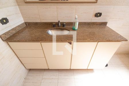 Casa para alugar com 180m², 3 quartos e 1 vaga Casa para alugar com 180m², 3 quartos e 1 vagaBanheiro Corredor