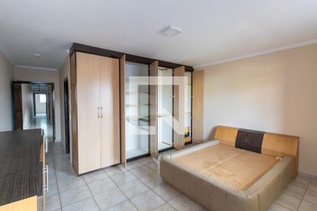 Suíte  de casa à venda com 4 quartos, 239m² em Parque das Paineiras, São Paulo