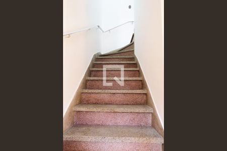 Escada de casa à venda com 3 quartos, 270m² em Vila Gomes Cardim, São Paulo