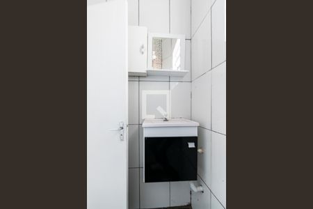 Banheiro de casa para alugar com 1 quarto, 35m² em Vila Mira, São Paulo