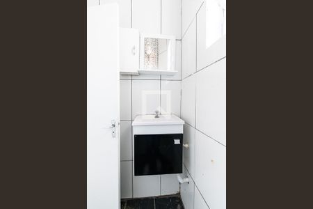 Banheiro de casa para alugar com 1 quarto, 35m² em Vila Mira, São Paulo