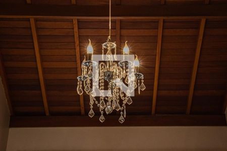 Casa à venda com 300m², 3 quartos e 2 vagasDetalhe Sala de TV