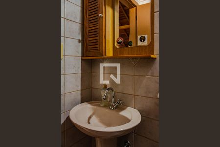 Casa à venda com 300m², 3 quartos e 2 vagasBanheiro Sala de TV