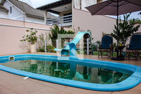 Casa à venda com 300m², 3 quartos e 2 vagasPiscina