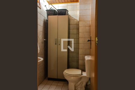 Casa à venda com 300m², 3 quartos e 2 vagasBanheiro Sala de TV