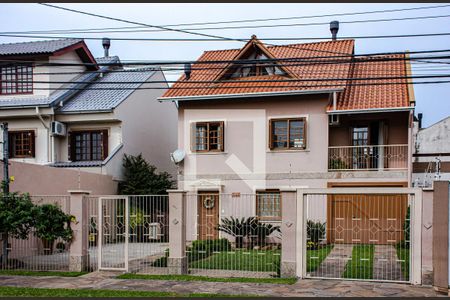 Casa à venda com 300m², 3 quartos e 2 vagasFachada