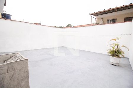 Casa à venda com 100m², 2 quartos e 2 vagasQuintal