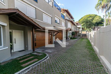 Casa de condomínio à venda com 227m², 3 quartos e 2 vagasFachada