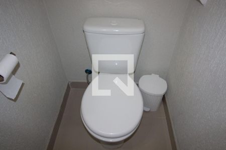 Lavabo de casa de condomínio para alugar com 2 quartos, 75m² em Vila Pierina, São Paulo