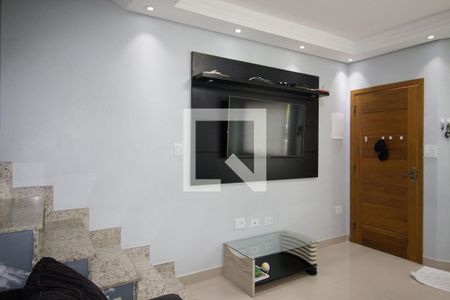 Sala de casa de condomínio para alugar com 2 quartos, 75m² em Vila Pierina, São Paulo