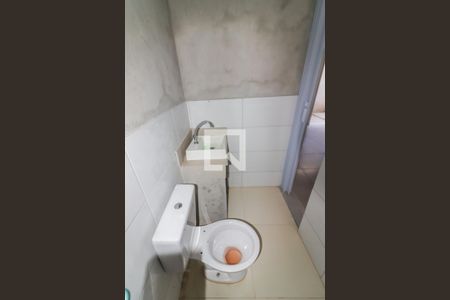 Banheiro de casa para alugar com 1 quarto, 32m² em Jardim Centenário, São Paulo
