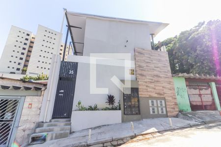 Fachada  de casa para alugar com 1 quarto, 32m² em Jardim Centenário, São Paulo