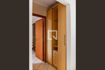 Corredor de apartamento para alugar com 1 quarto, 49m² em Vila Ipiranga, Porto Alegre