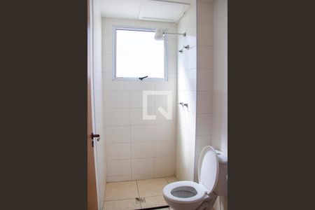 Banheiro de apartamento para alugar com 2 quartos, 50m² em Vila Lage, São Gonçalo