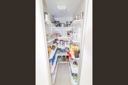 Apartamento à venda com 160m², 4 quartos e 3 vagasCozinha Dispensa