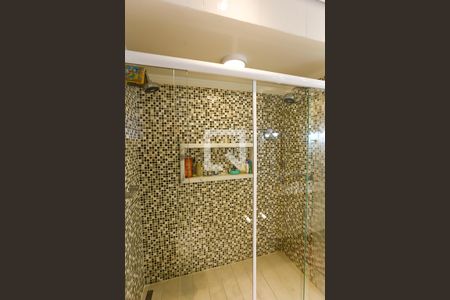 Casa à venda com 370m², 3 quartos e 3 vagas Casa à venda com 370m², 3 quartos e 3 vagasBanheiro