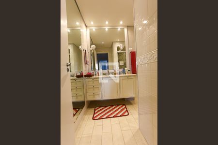 Casa à venda com 370m², 3 quartos e 3 vagas Casa à venda com 370m², 3 quartos e 3 vagasBanheiro