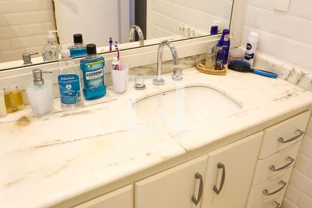 Casa à venda com 370m², 3 quartos e 3 vagas Casa à venda com 370m², 3 quartos e 3 vagasBanheiro da Suíte 2