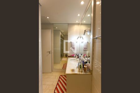 Casa à venda com 370m², 3 quartos e 3 vagas Casa à venda com 370m², 3 quartos e 3 vagasBanheiro