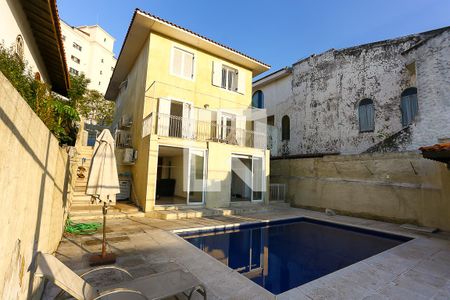 Casa à venda com 370m², 3 quartos e 3 vagas Casa à venda com 370m², 3 quartos e 3 vagasFachada do Condomínio fundos