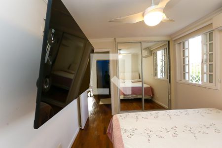 Casa à venda com 370m², 3 quartos e 3 vagas Casa à venda com 370m², 3 quartos e 3 vagassuíte 2