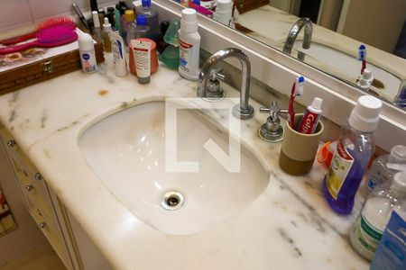 Casa à venda com 370m², 3 quartos e 3 vagas Casa à venda com 370m², 3 quartos e 3 vagasBanheiro