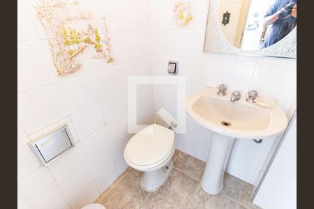 Apartamento à venda com 145m², 4 quartos e 1 vaga Apartamento à venda com 145m², 4 quartos e 1 vagaBanheiro de serviço