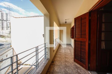 Casa à venda com 245m², 2 quartos e 4 vagasVaranda